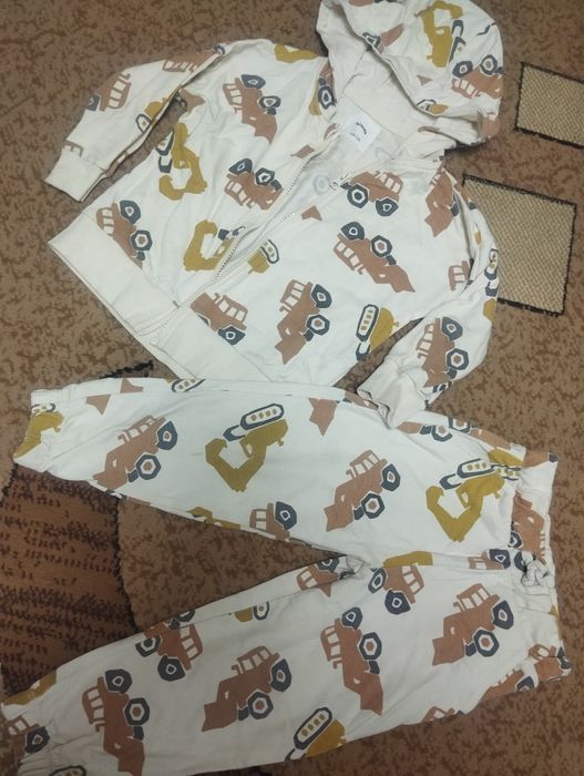 Продам пакетом дитячий одяг 4-5 років.для хлопчика