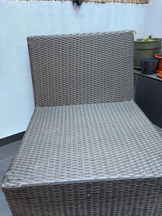Conjunto jardim com mesa de apoio e cadeirao