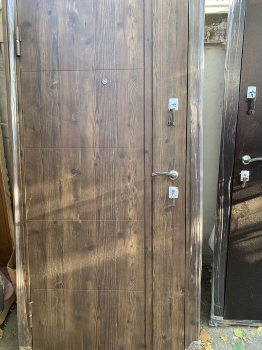 Входные двери. Есть услуга монтажа и доставки.