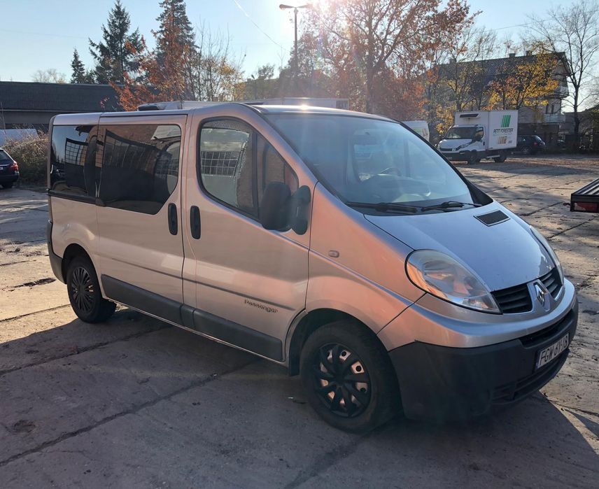 Renault Trafic 2.0DCi 9osobowy uszkodzony