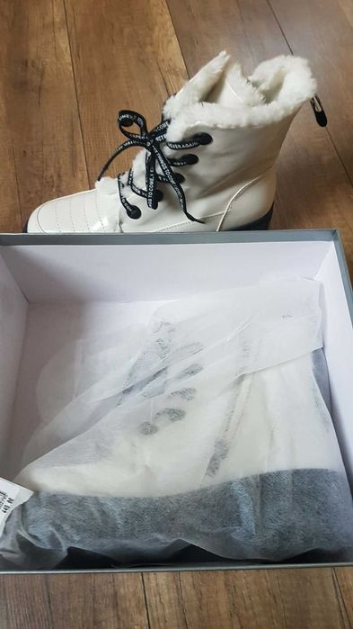 Sprzedam  nowe damskie  buty Venezia