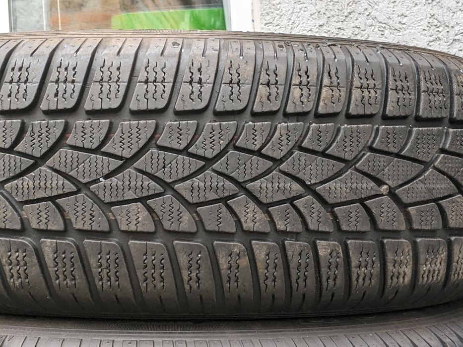 Зимовий Dunlop  215 60 17c цешка протектор 70%80%