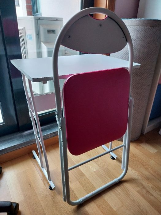 Secretária e cadeira quarto