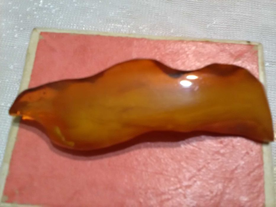 Брошь янтарь цельный кусок. Каунас СССР