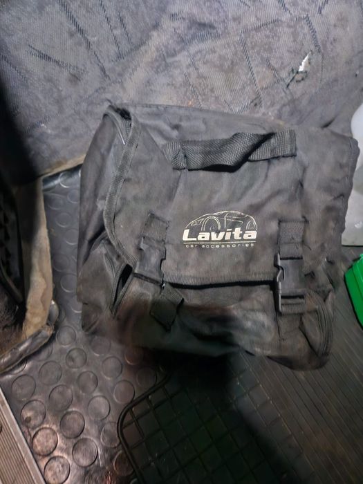 Автомобільний двопоршевий компресор  в працюєчому стані