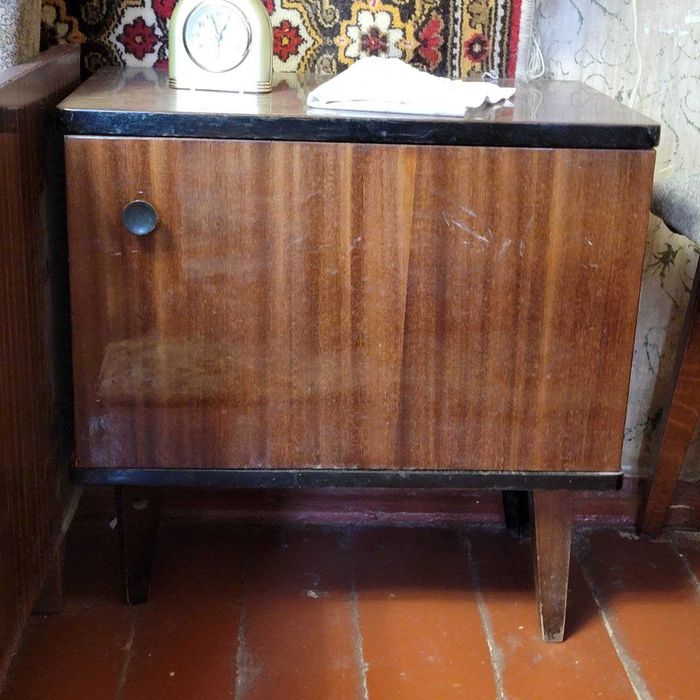 Тумбочка приліжкова.