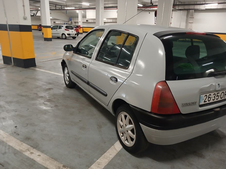 Renault clio 1.2 ano 1999