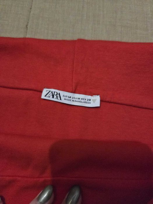 Top Vermelho Zara – Tamanho M – Decote Ombro a Ombro