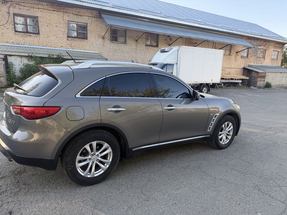 Infiniti QX70 2015