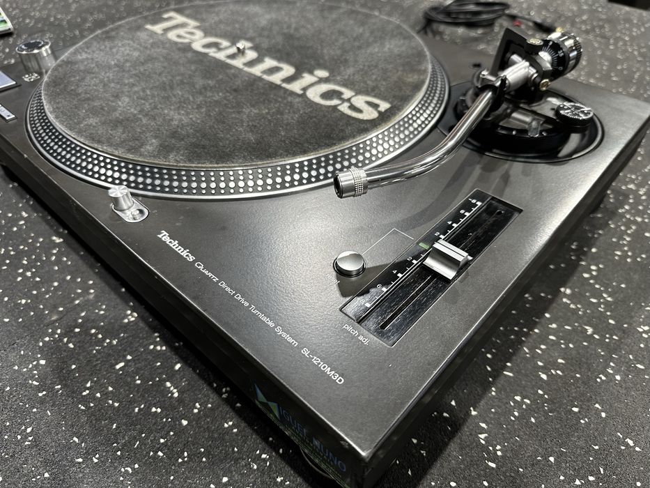 1x technics SL-2210M3D
