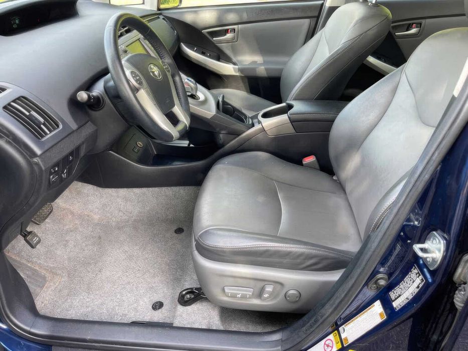 Toyota Prius Four      2014