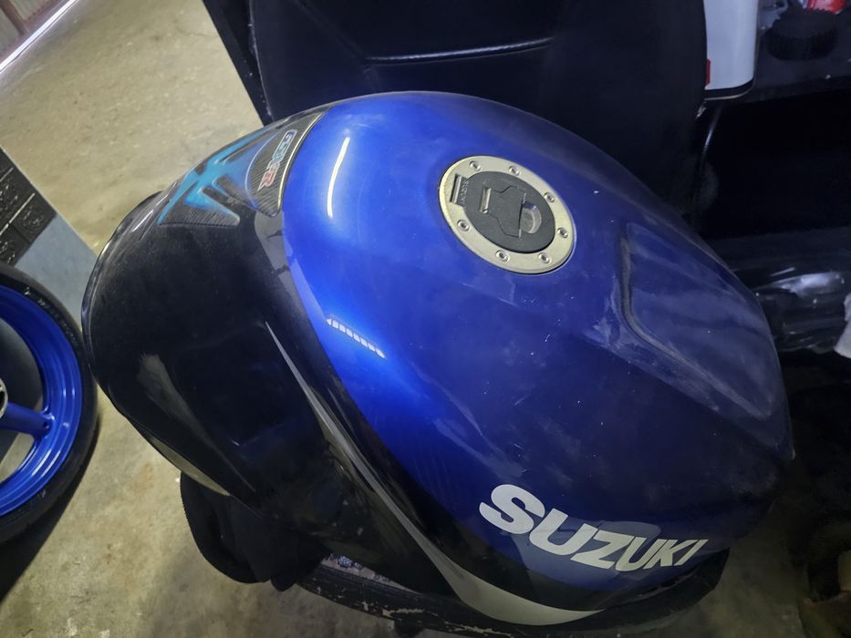 Material gsxr k2 1000