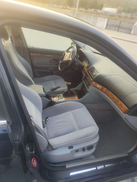 BMW 523i E39 gasolina