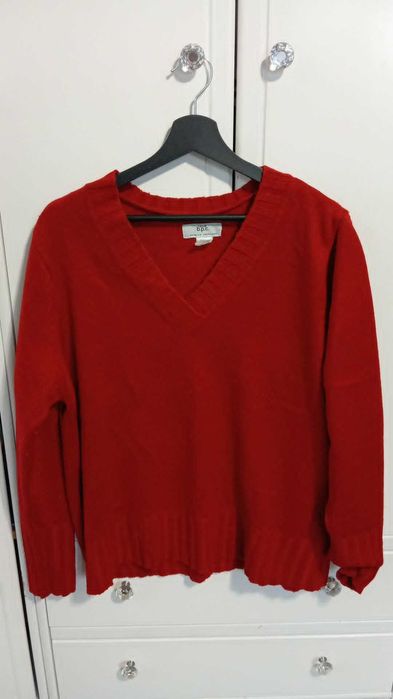 Sweter z dekoltem V
