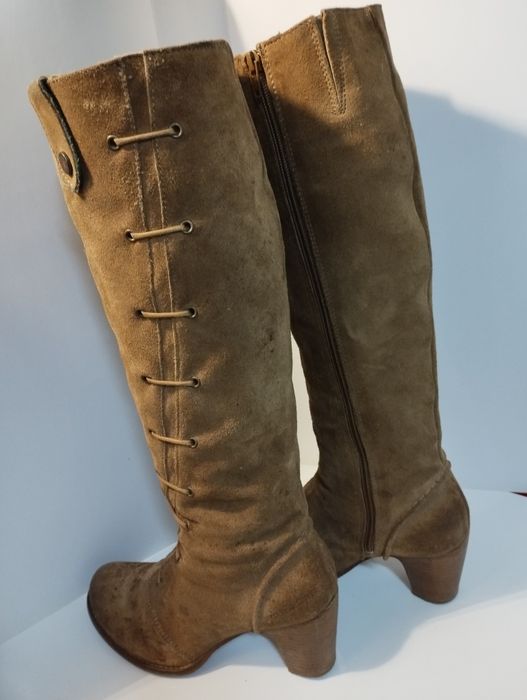 Botas da marca Cubanas em pele.