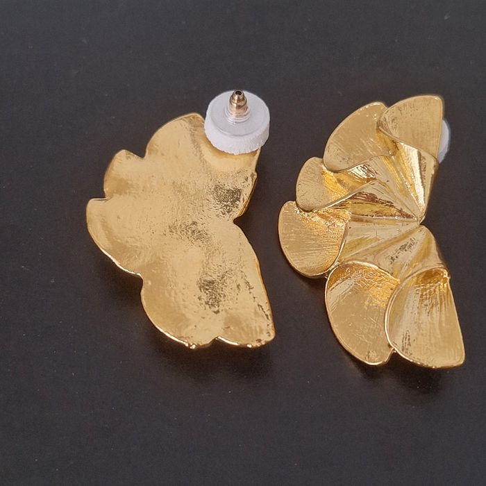 Unused earrings - hand delivery