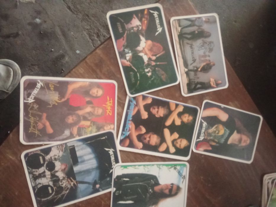 Calendários de Metallica Iron Maiden e Guns and Roses.