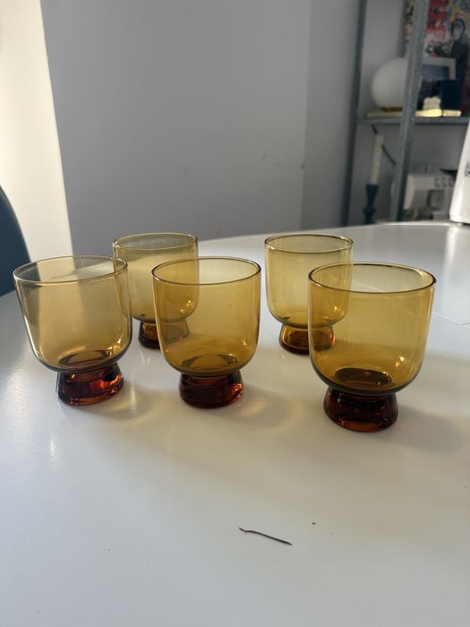 Copos vintage castanhos