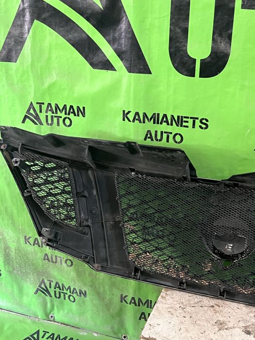 Решітка радіатора Ніссан Патрол Y62