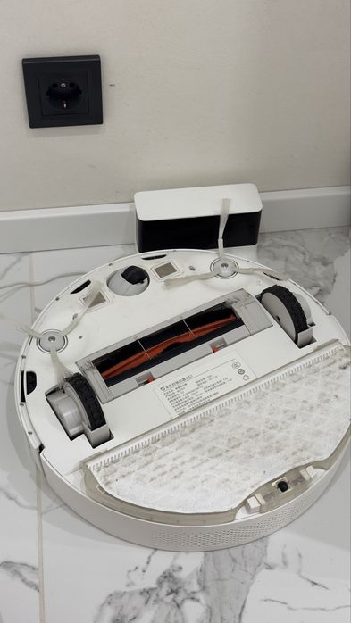 Роботи пилосос миючий Xiaomi Mi Robot Vacuum-Mop G1
