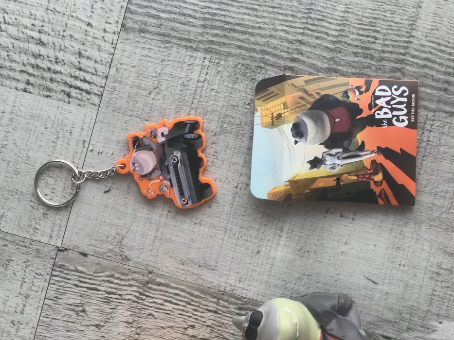 Brinquedo anti stress e porta-chaves do filme “Os Mauzões”