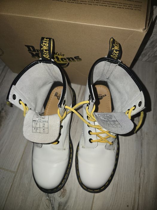Białe buty Dr Martens Pascal 38, Martensy 38