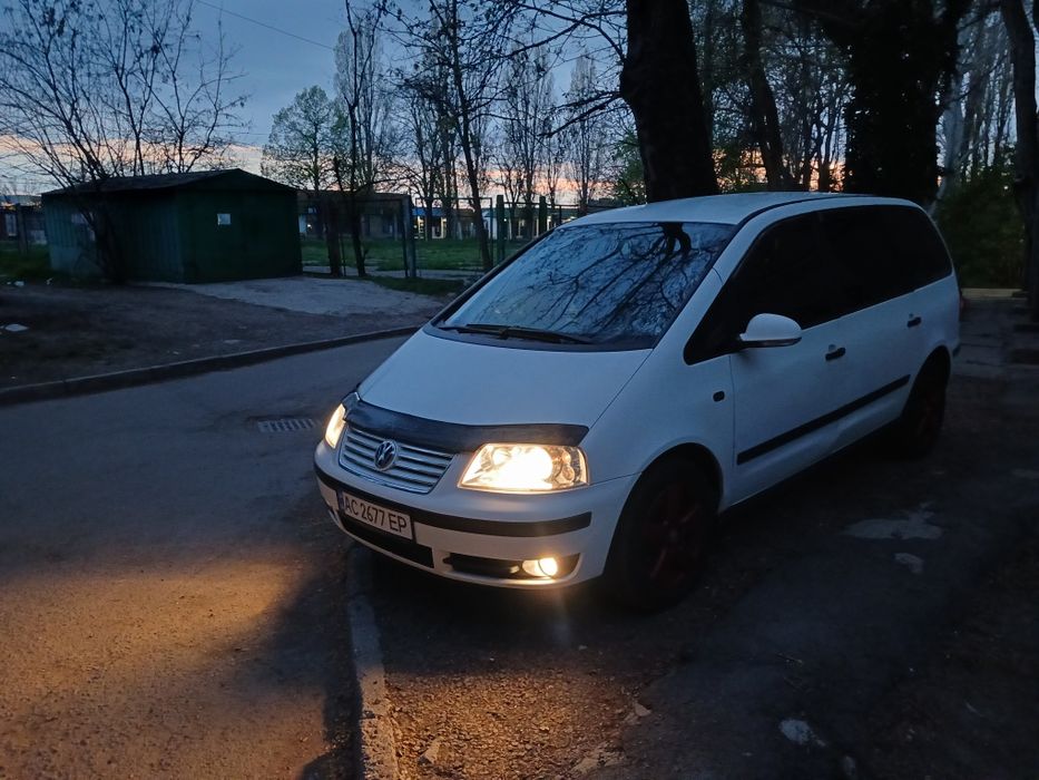 Срочно продам Volkswagen Sharan 1.9 tdi