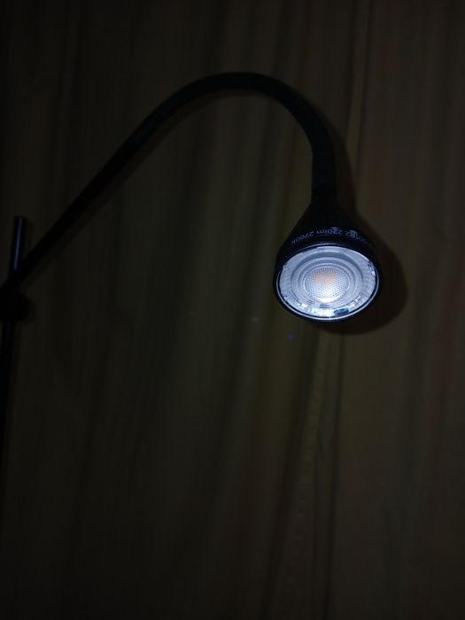 Lampa LED Ikea Navlinge stojąca podłogowa do czytania reflektor