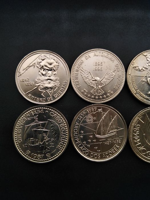 8 moedas comemorativas de 100 escudos