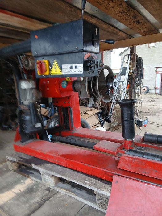 Montażownica do opon ciężarowych