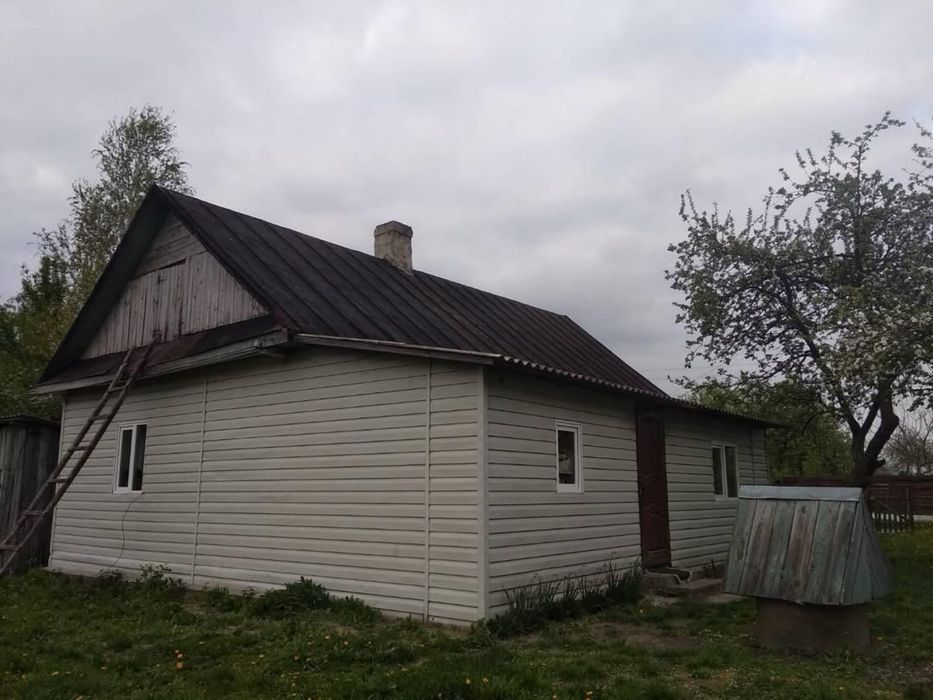 Продаж будинку 50 км від Луцька