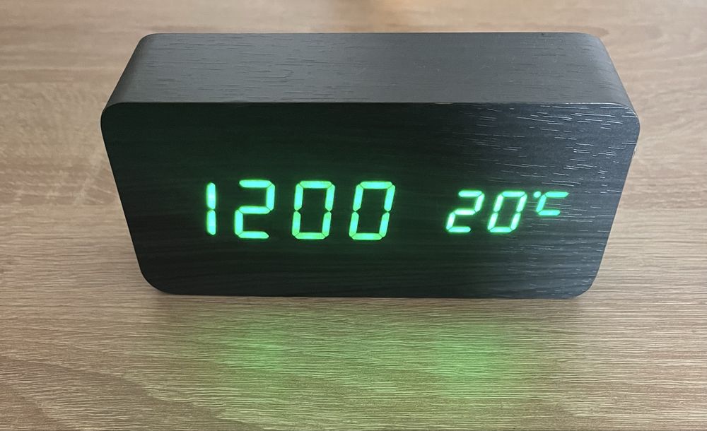 Цифровые часы с будильником