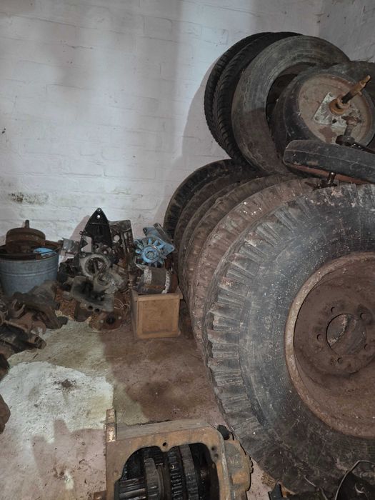 Трактор саморобний з інвентарем