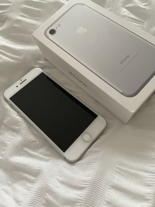 iPhone 7 - with original box64730153702531121