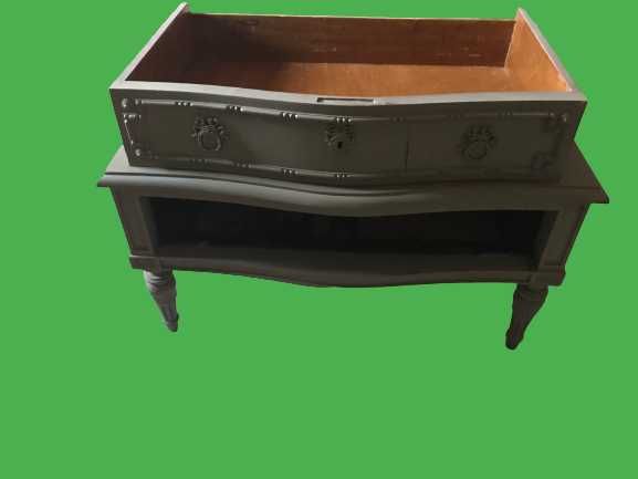 Mesa de madeira com gaveta