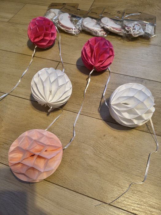 Girlanda z papierowych kulek Sinsay 6 opakowań