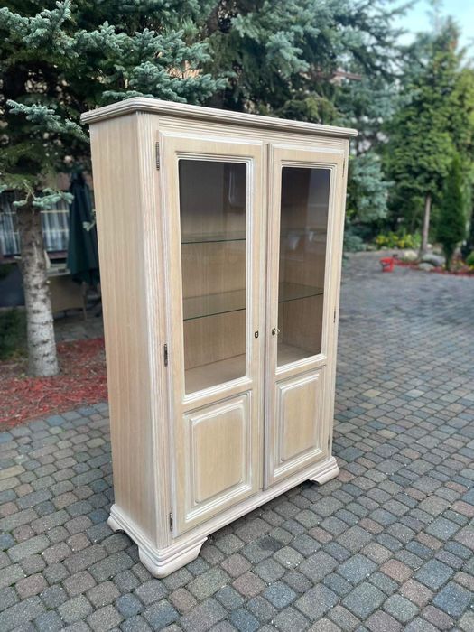 Witrynka biblioteka przeszklona bielona