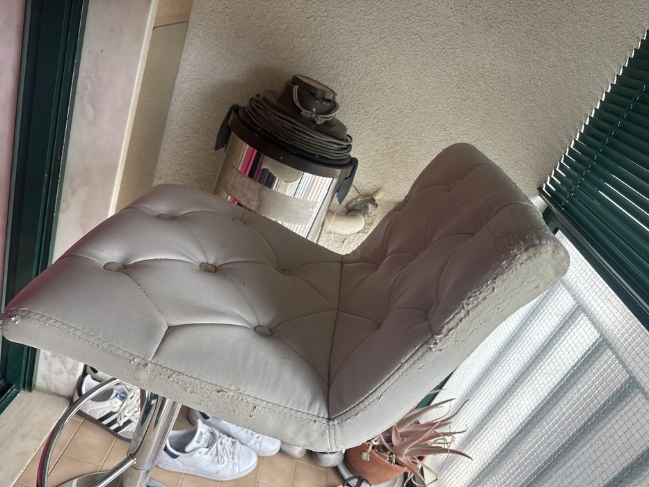 Conjunto de cadeiras Brancas