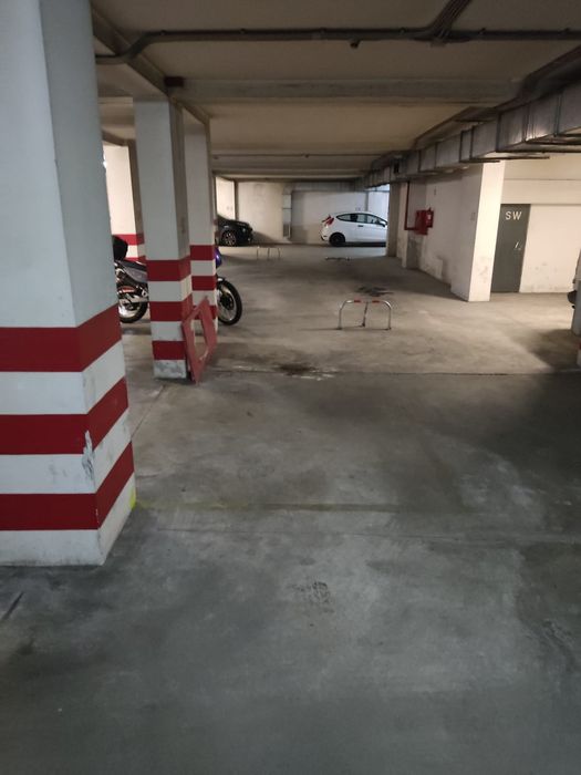 Lugar de Garagem - Candal Edifício Eça de Queirós - Santa Marinha Gaia