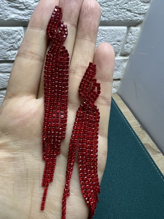 Nowe luksusowe kolczyki „Czerwony Diament”.