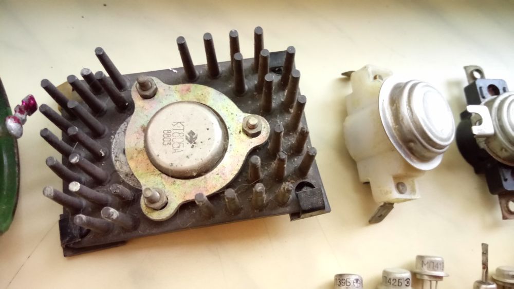 Резистор диод транзистор микросхема радиодетали конденсатор запчасти