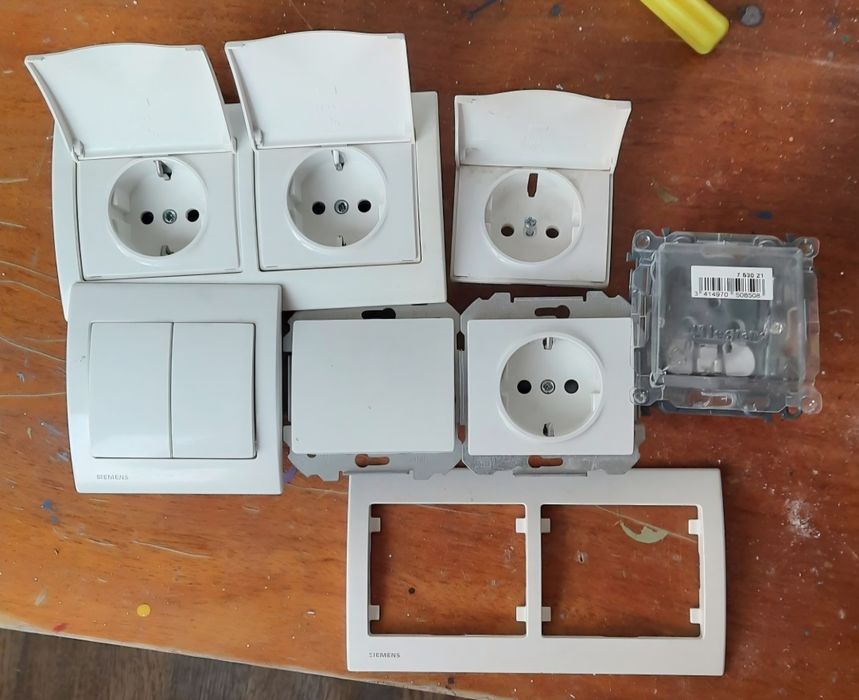 Вимикачі та розетки Siemens