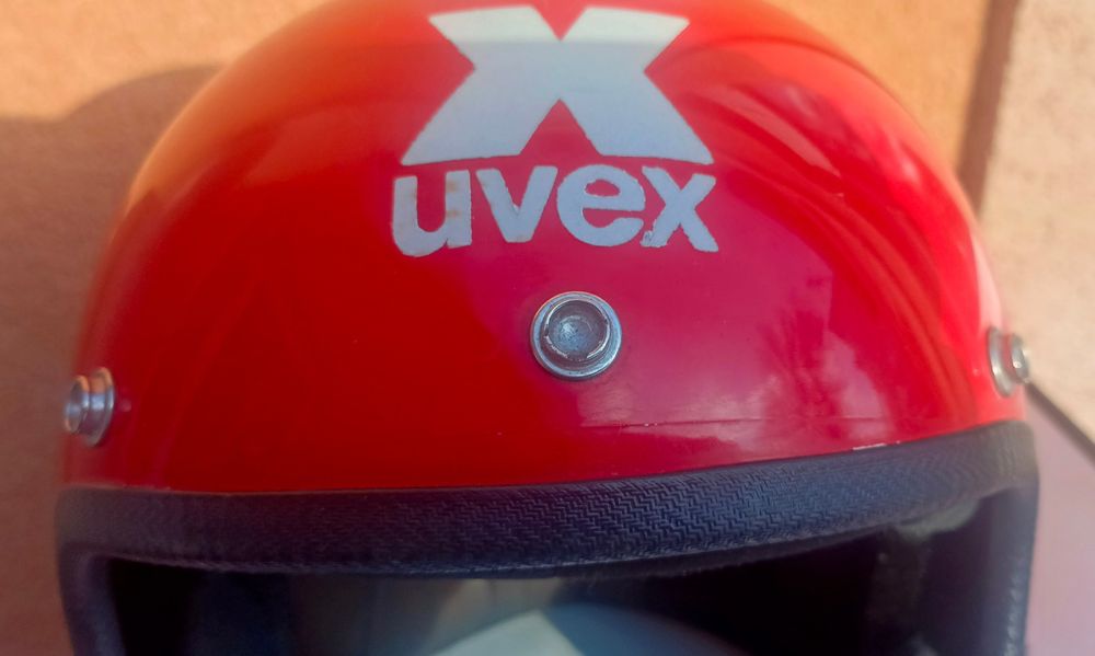 Stary kask motocyklowy Uvex.