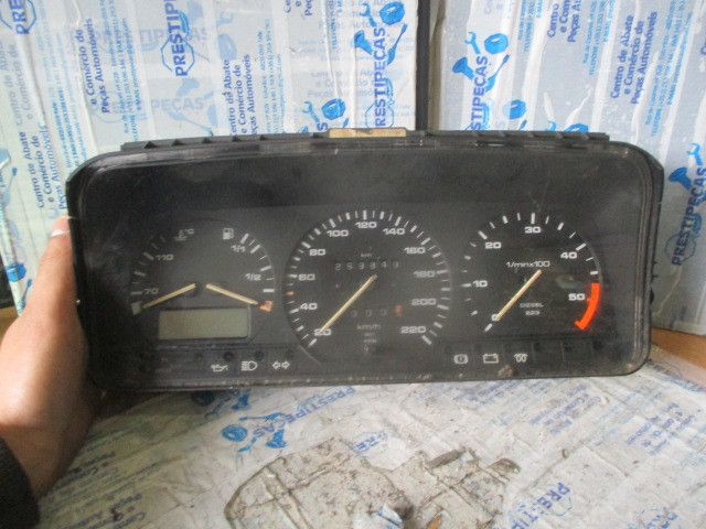 Quadrante / painel de instrumentos VOLKSWAGEN Passat (3A2, 35I)
