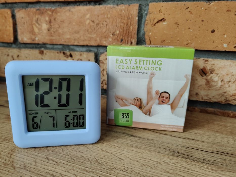 Cyfrowy budzik zegarek LCD 3 cale z funkcją drzemki