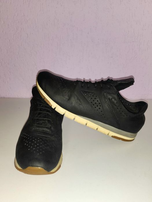 Жіночі шкіряні кросівки Tamaris.