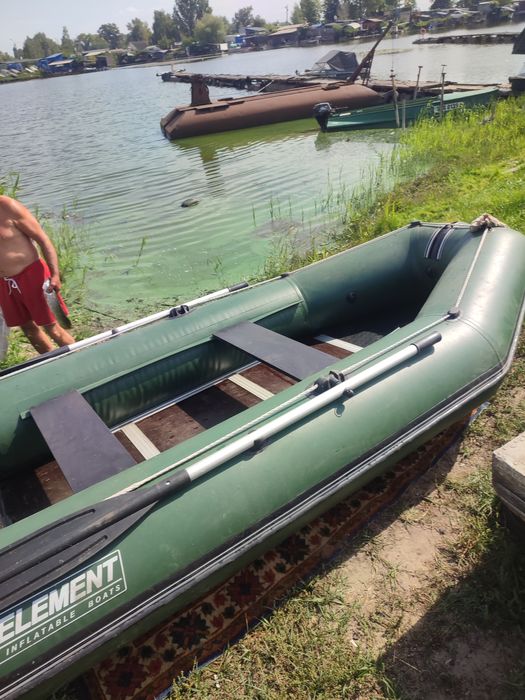 Продам лодку. Пвх 330килевую мотор тохатсу 15