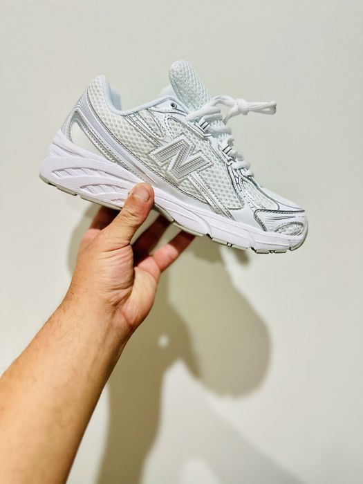 NB 740 branco e cinza, azul e branco