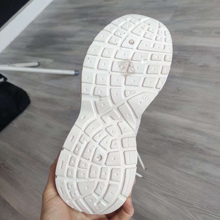 Nowe buty sneakersy.