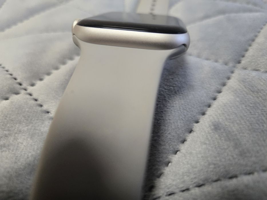 Apple Watch SE 2 44mm Starlight 100% батарея